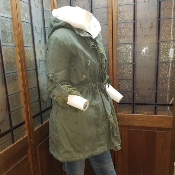 tao-yuting Winter Coat Converts To Fall Jacket! - Picture 2 of 9